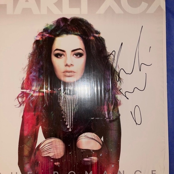 Charli Xcx True Romance SIGNED Vinyl - Picture 3 of 11